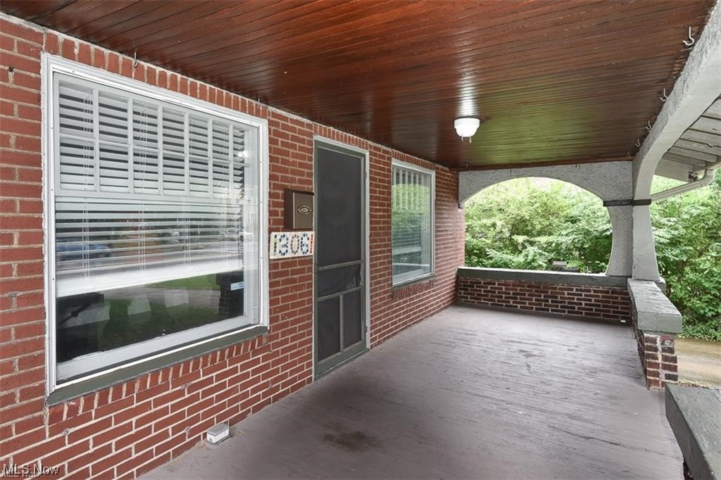 13061 Cedar Road Cleveland, OH 44118 - Photo 4 of 28 Gallery Image 4