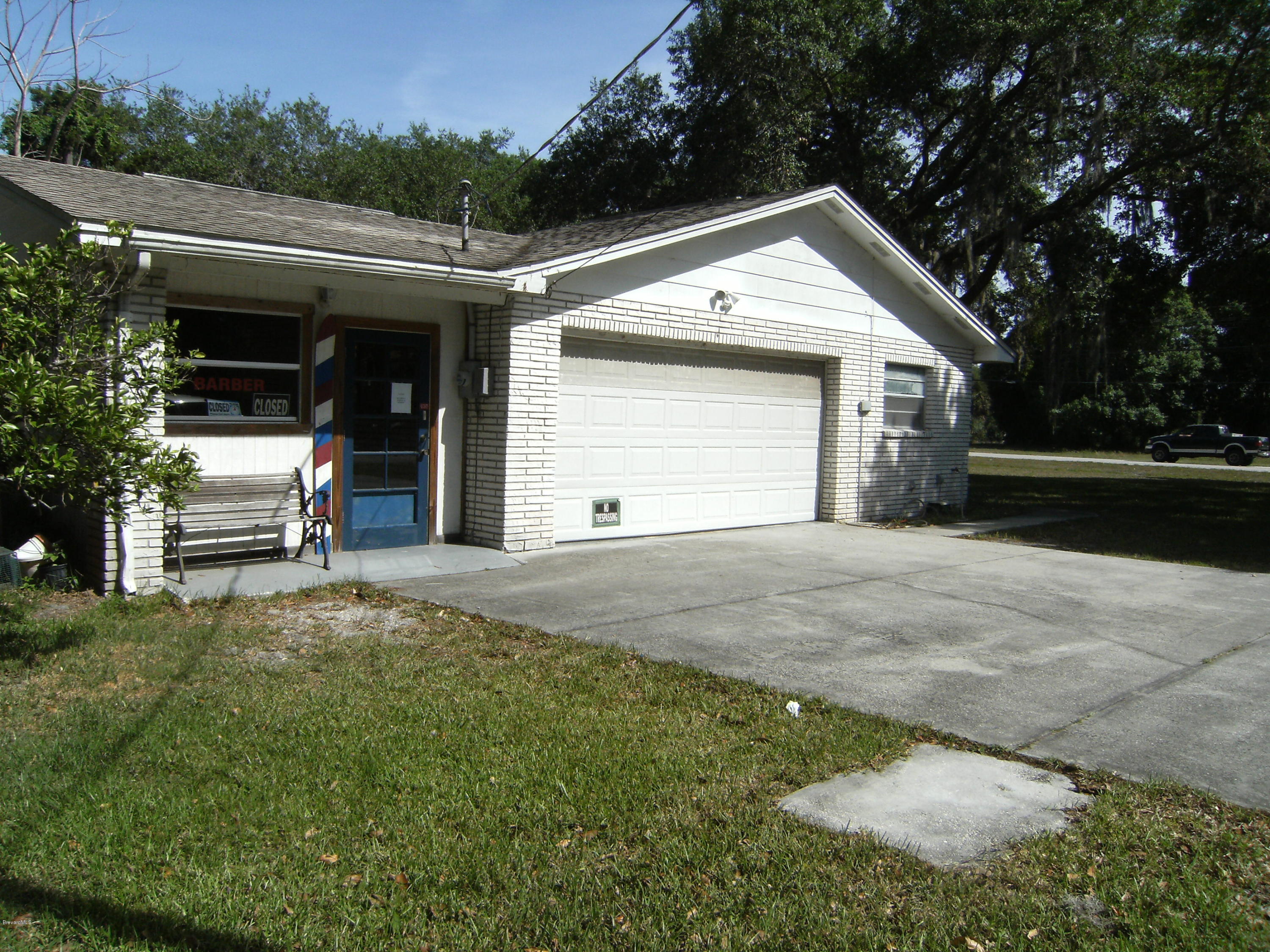 3230 Aurora Road Melbourne, FL 32934 - Photo 3 of 18 Spacious Drive Way
