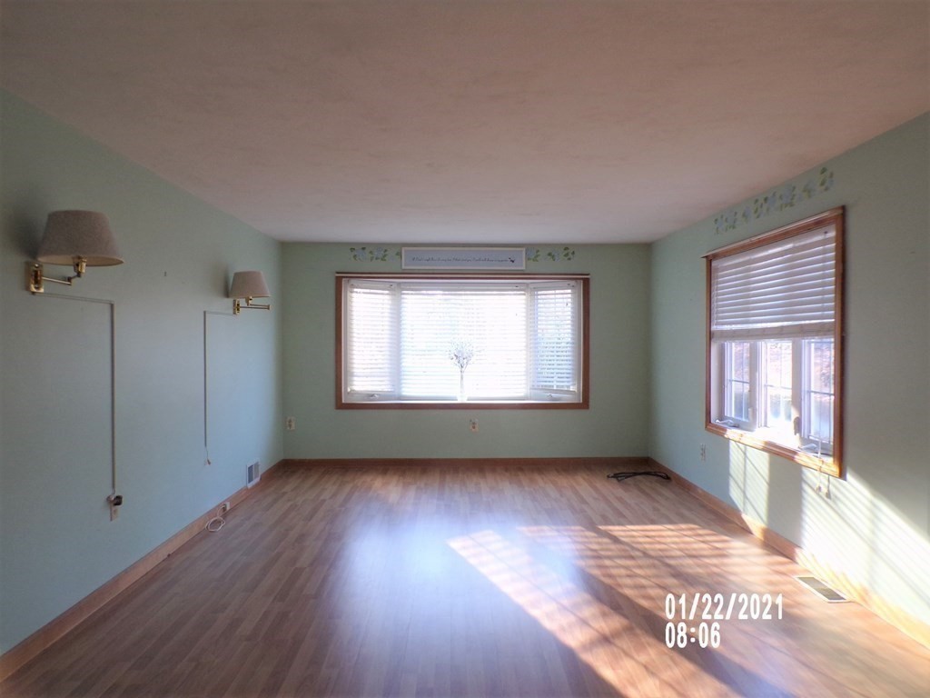27 Healdville Road Hubbardston, MA 01452 - Photo 9 of 41 Gallery Image 9