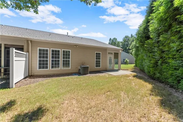 a view of a house with backyard and garden