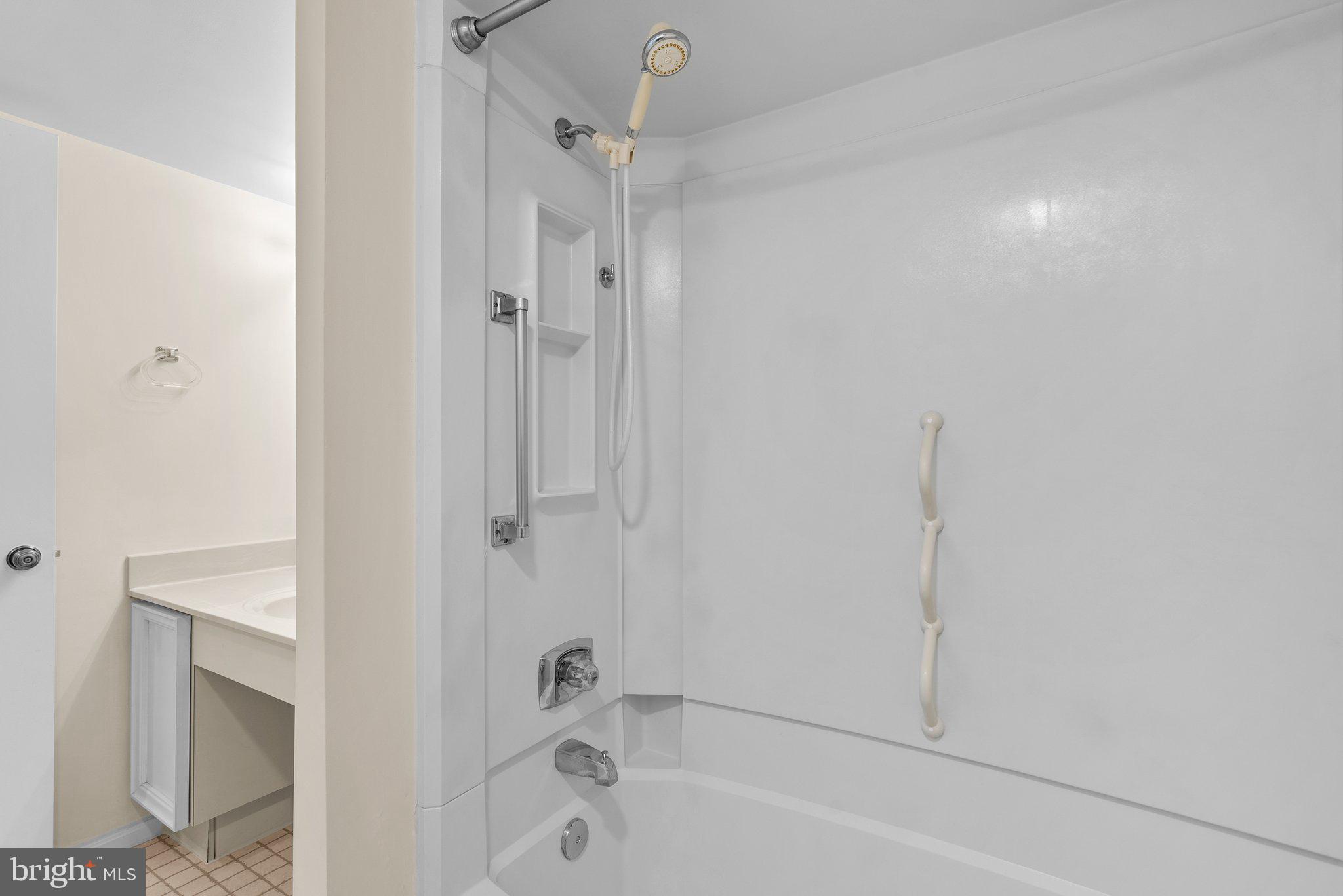 15115 Interlachen Drive, Unit 3416 Silver Spring, MD 20906 - Photo 24 of 33 Full Bath
