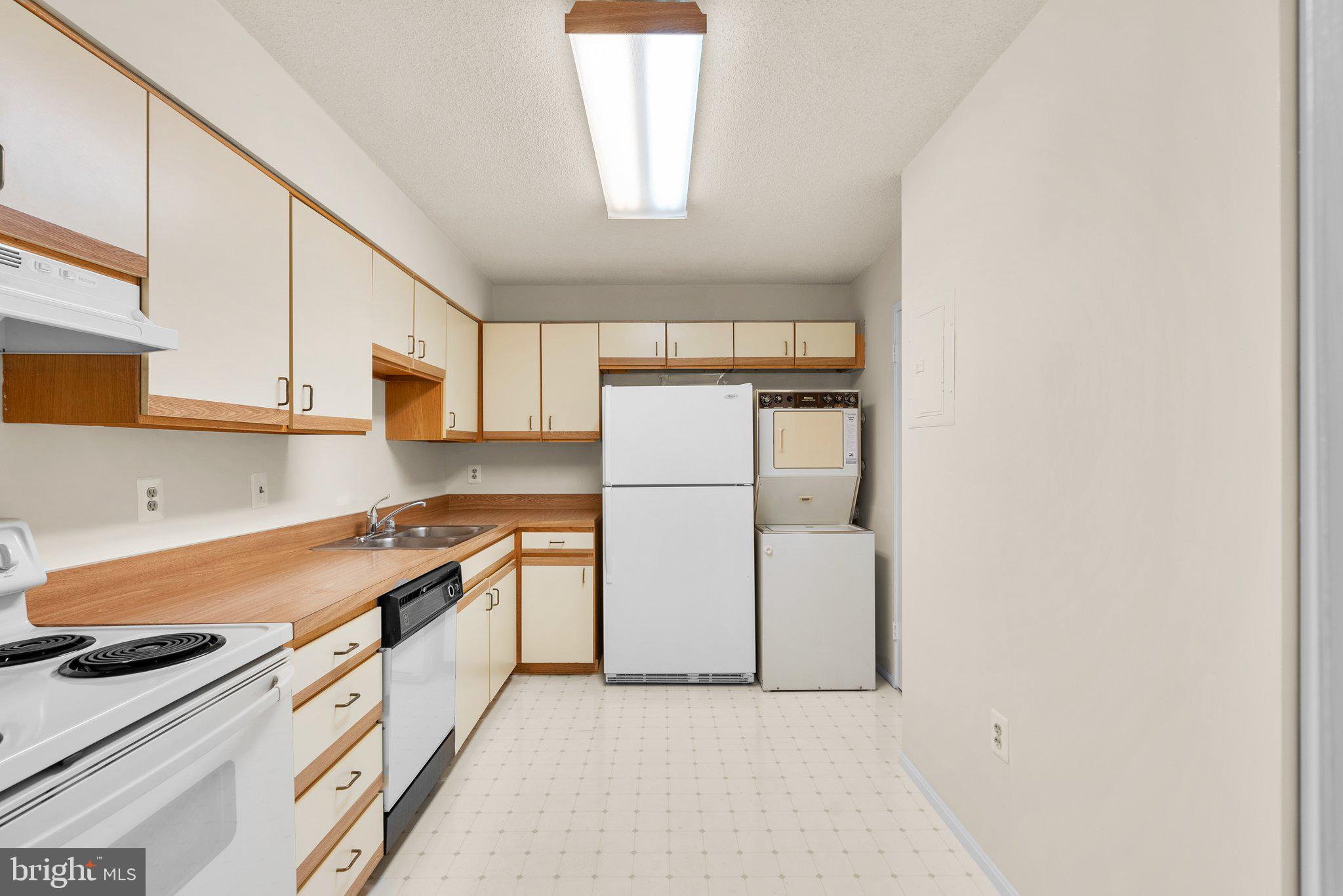 15115 Interlachen Drive, Unit 3416 Silver Spring, MD 20906 - Photo 26 of 33 Kitchen