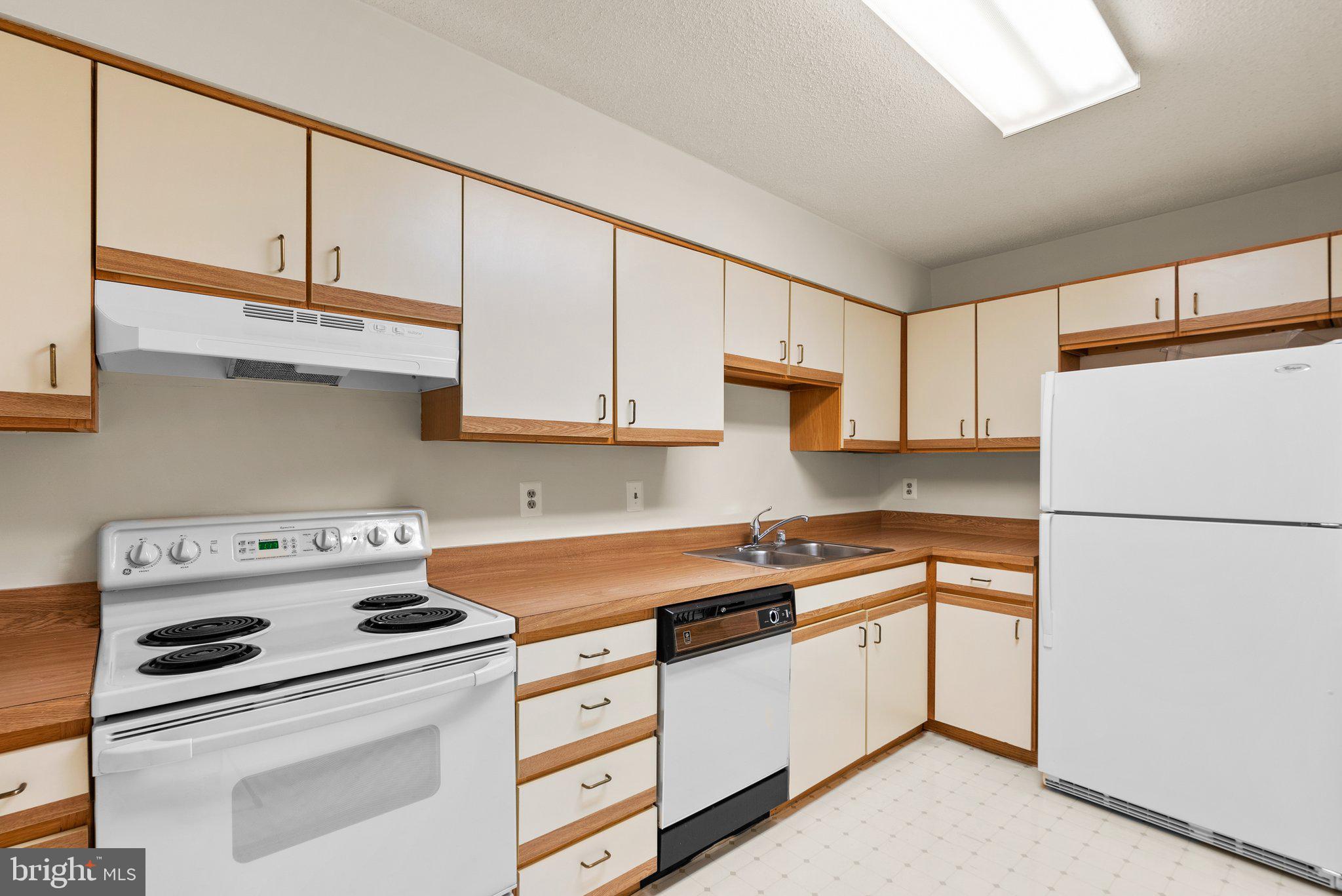 15115 Interlachen Drive, Unit 3416 Silver Spring, MD 20906 - Photo 28 of 33 Kitchen