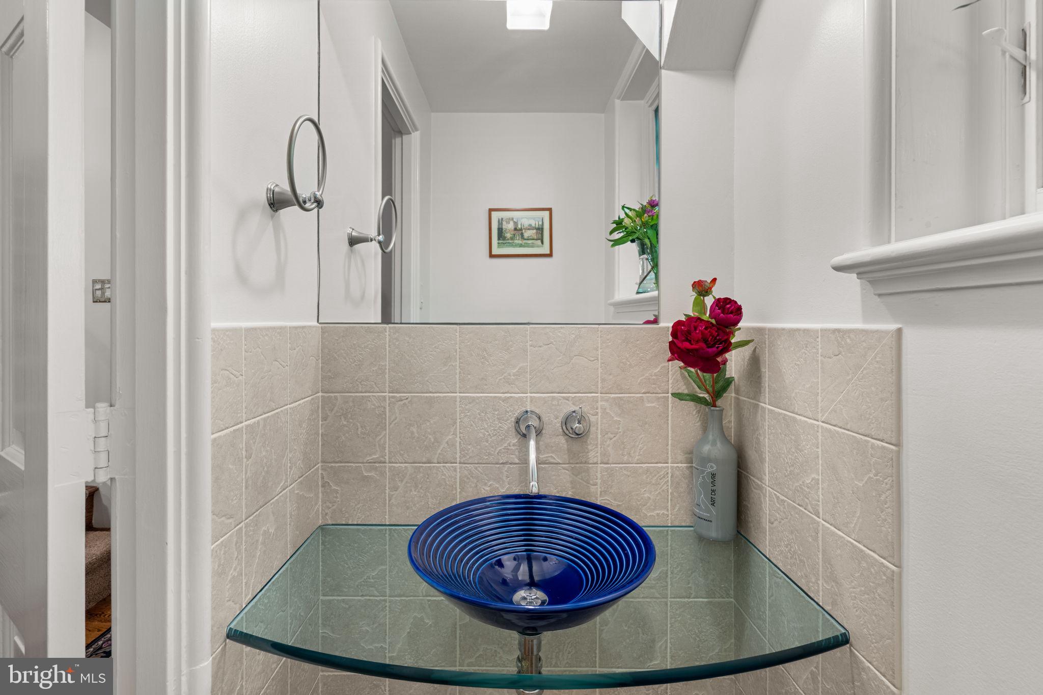 126 West Gravers Lane Philadelphia, PA 19118 - Photo 20 of 55 Main level powder room