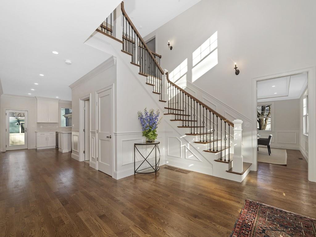 10 Elinor Road Newton, MA 02461 - Photo 2 of 28
