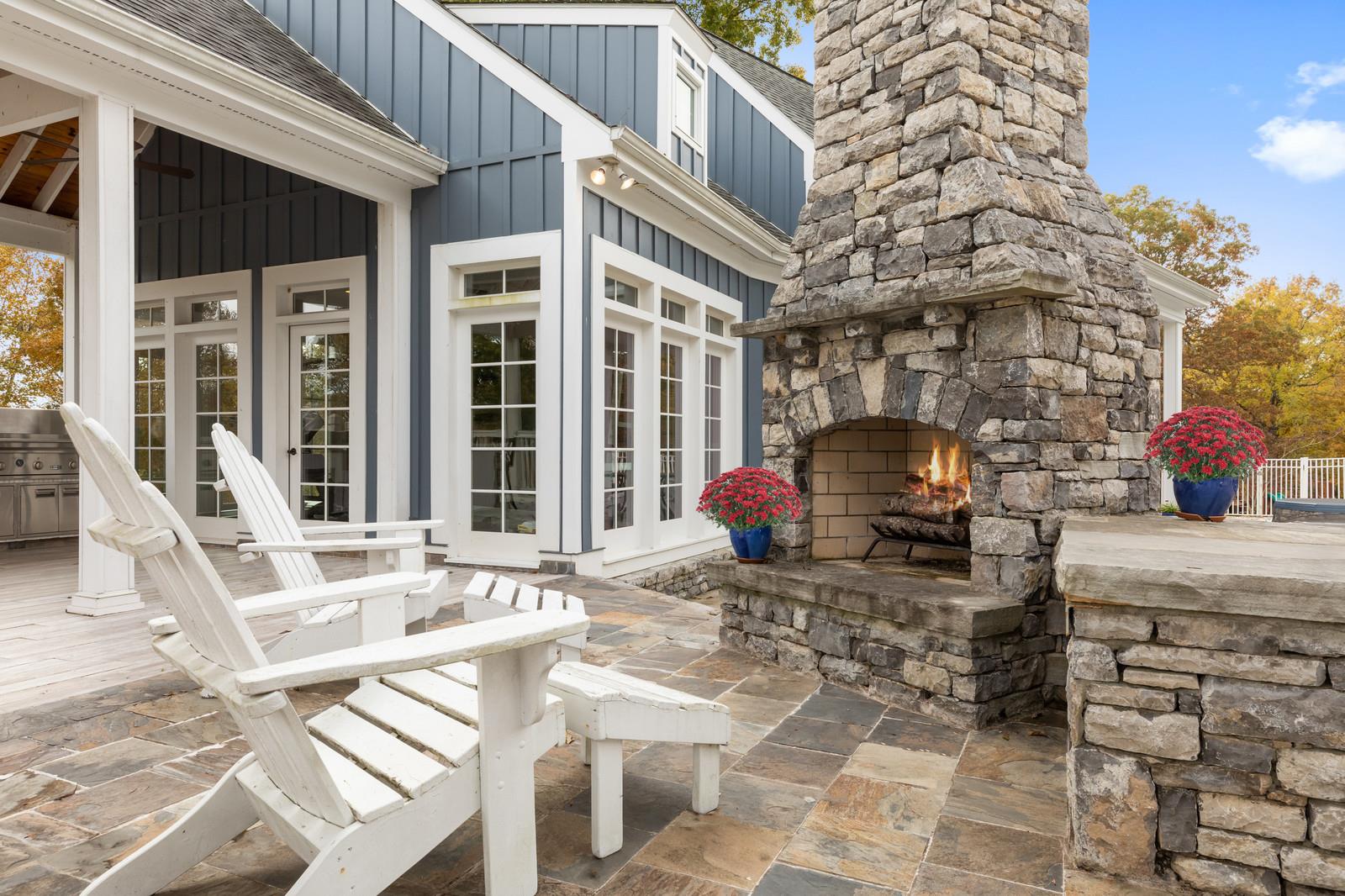 4304 Clarence Murphy Road Springfield, TN 37172 - Photo 20 of 30 a view of a chairs and table in the patio