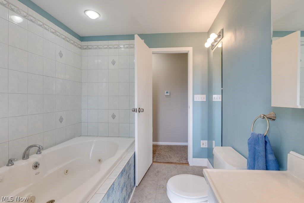3477 Randolph Road Mogadore, OH 44260 - Photo 21 of 35 Jetted tub!