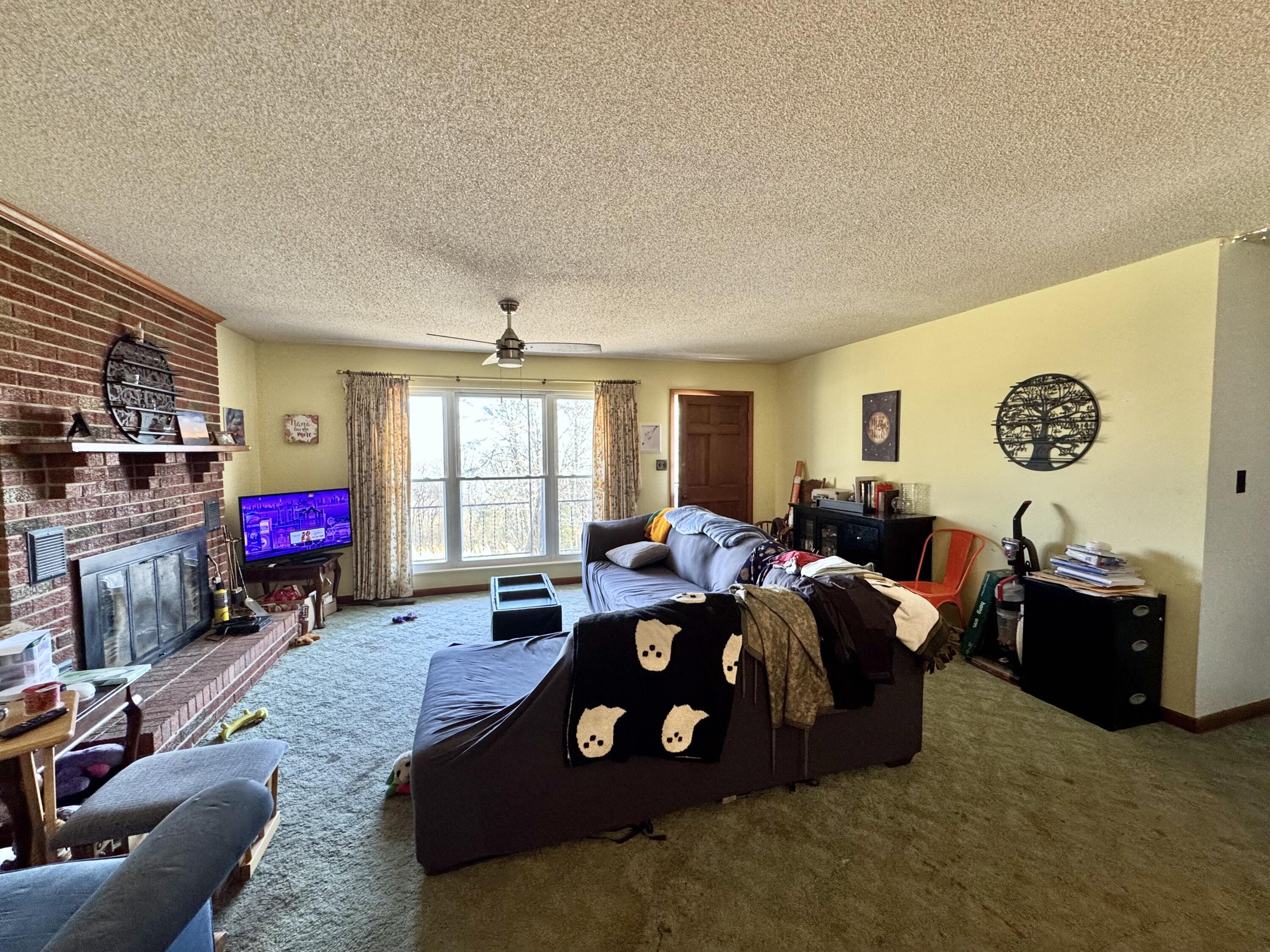 794 Kemmer Road Spring City, TN 37381 - Photo 3 of 16 3- Living room 1.5