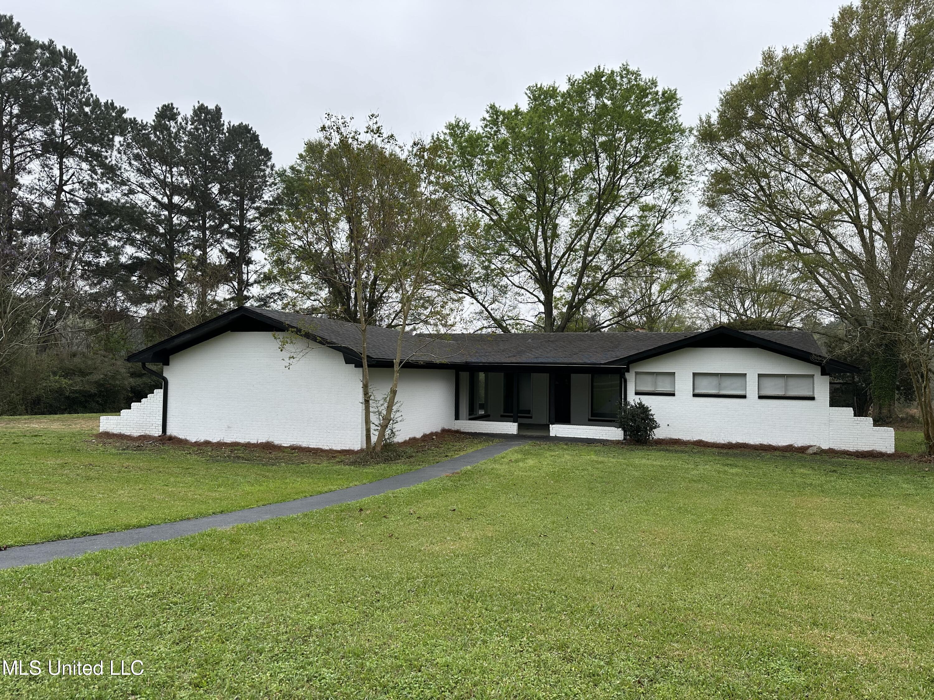 123 Dry Creek Road Magee, MS 39111 - Photo 1 of 38 Front