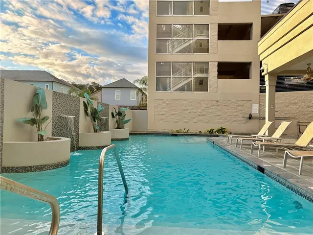 $1,750 | 1205 St Charles Avenue, Unit 1101, New Orleans, LA 70130