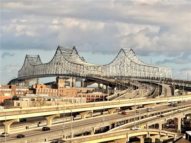 $1,750 | 1205 St Charles Avenue, Unit 1101, New Orleans, LA 70130