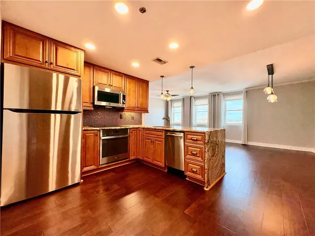 $1,750 | 1205 St Charles Avenue, Unit 1101, New Orleans, LA 70130