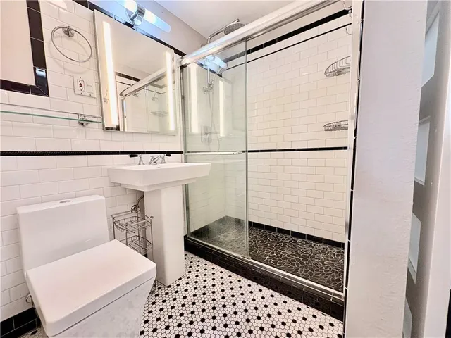 $1,750 | 1205 St Charles Avenue, Unit 1101, New Orleans, LA 70130