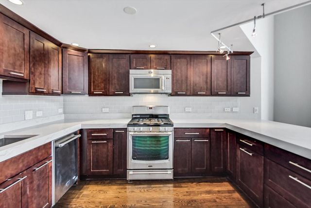 $700,000 | 545 North Dearborn Street, Unit 3204, Chicago, IL 60654