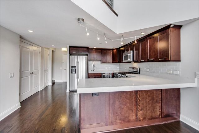 $700,000 | 545 North Dearborn Street, Unit 3204, Chicago, IL 60654