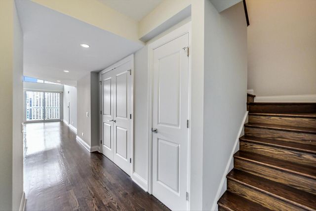 $700,000 | 545 North Dearborn Street, Unit 3204, Chicago, IL 60654