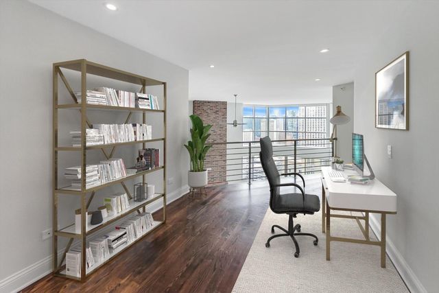 $700,000 | 545 North Dearborn Street, Unit 3204, Chicago, IL 60654