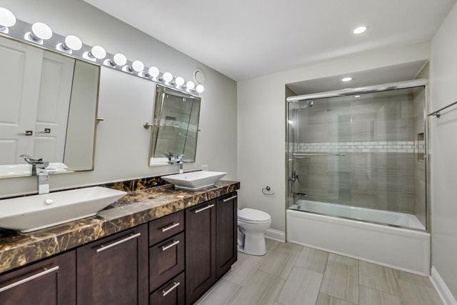 $700,000 | 545 North Dearborn Street, Unit 3204, Chicago, IL 60654