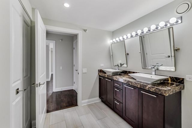 $700,000 | 545 North Dearborn Street, Unit 3204, Chicago, IL 60654