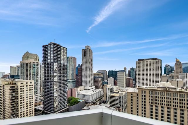 $700,000 | 545 North Dearborn Street, Unit 3204, Chicago, IL 60654