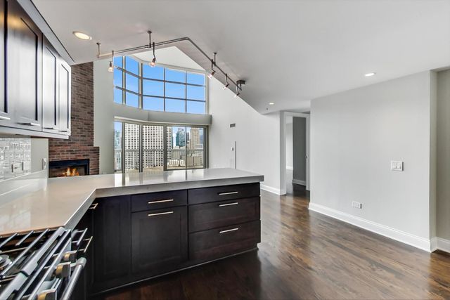 $700,000 | 545 North Dearborn Street, Unit 3204, Chicago, IL 60654