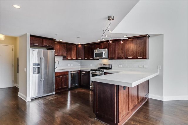 $700,000 | 545 North Dearborn Street, Unit 3204, Chicago, IL 60654