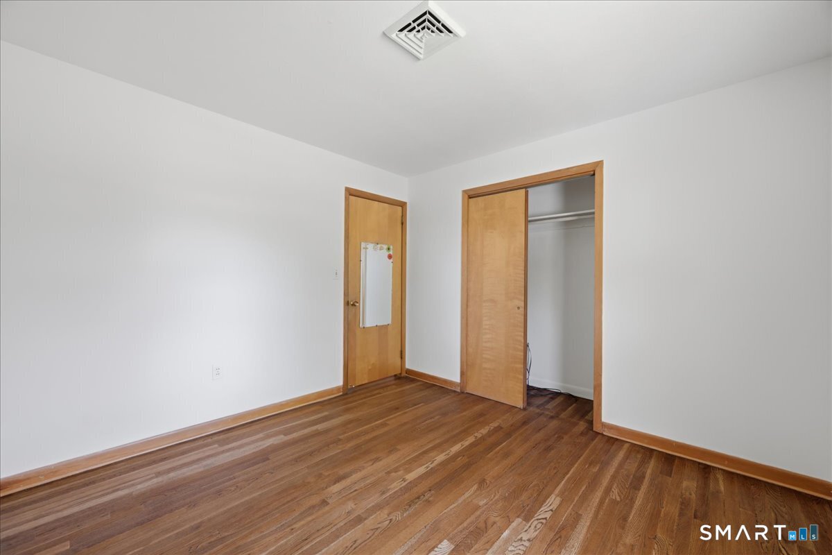 8 Roxbury Court East Lyme, CT 06357 - Photo 27 of 39