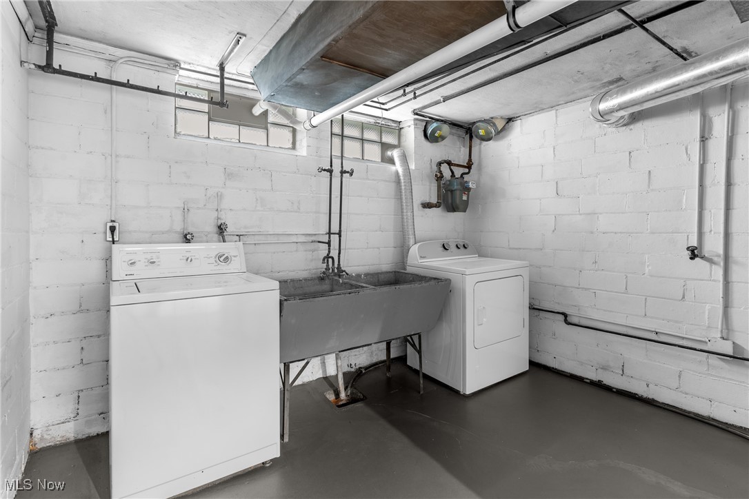 4073 Bushnell Road University Heights, OH 44121 - Photo 19 of 22 Laundry area featuring washer and dryer