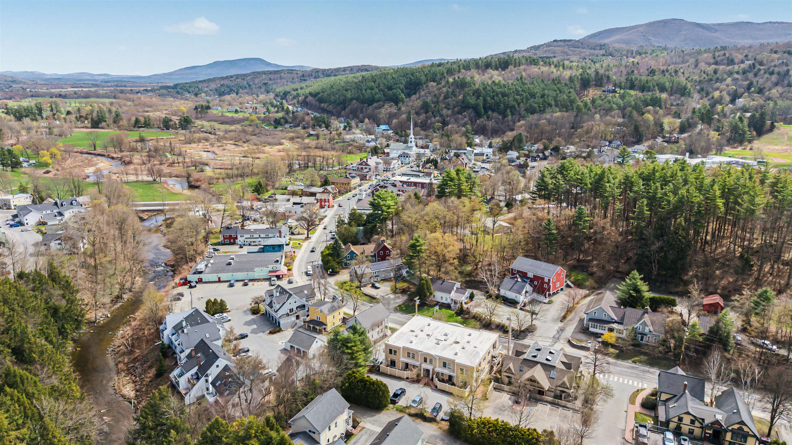 162 South Main Street, Unit 3D Stowe, VT 05672 - Photo 5 of 32