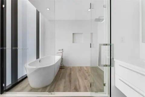 $2,750,000 | 1525 Bay Road, Unit 1525, Miami Beach, FL 33139