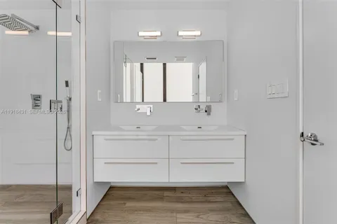 $2,750,000 | 1525 Bay Road, Unit 1525, Miami Beach, FL 33139