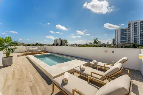 $2,750,000 | 1525 Bay Road, Unit 1525, Miami Beach, FL 33139