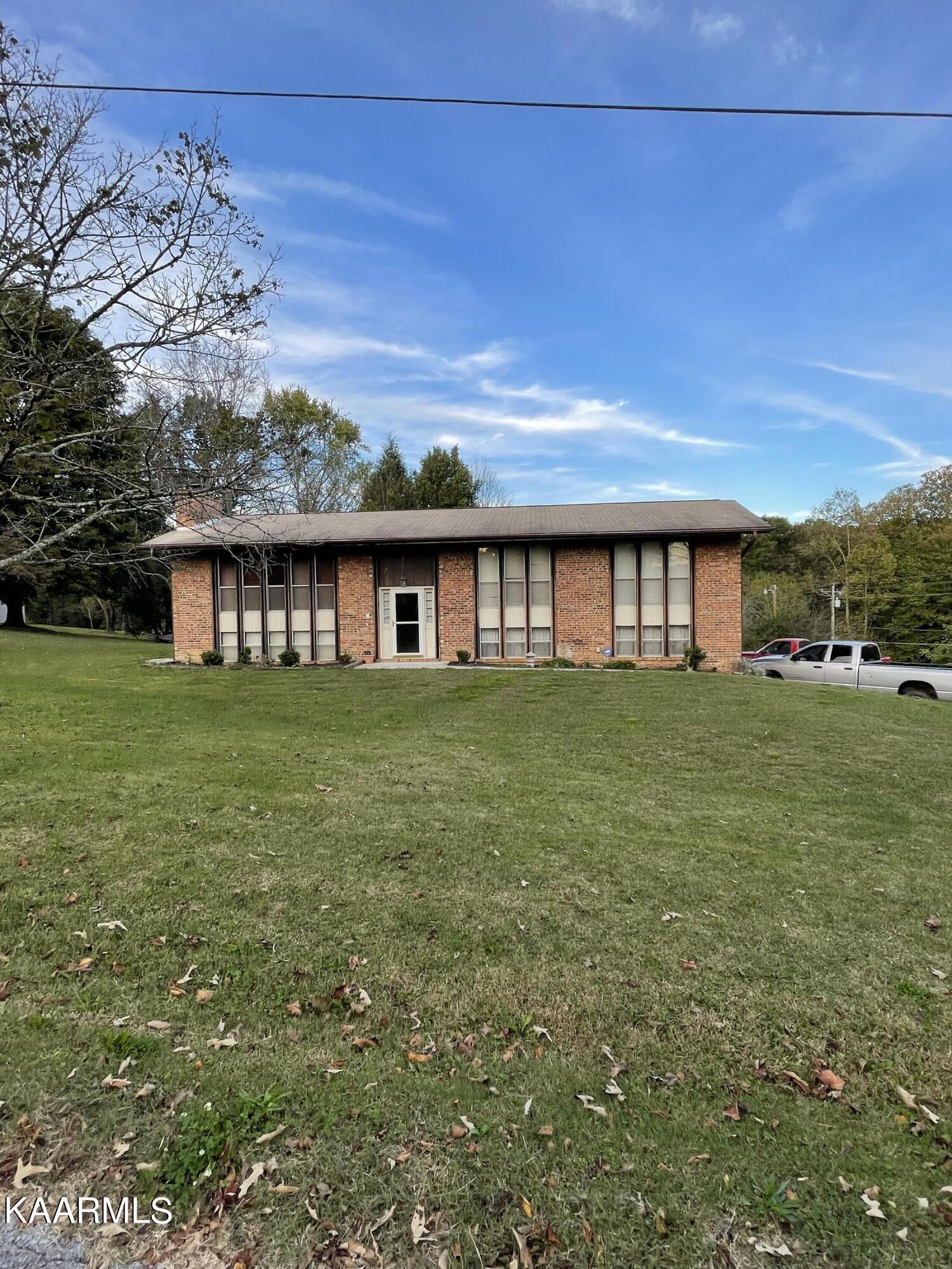 281 Sherwood Road Powell, TN 37849 - Photo 4 of 39 60EE55F3-AA06-4ABD-8E4A-3295D4422DB2