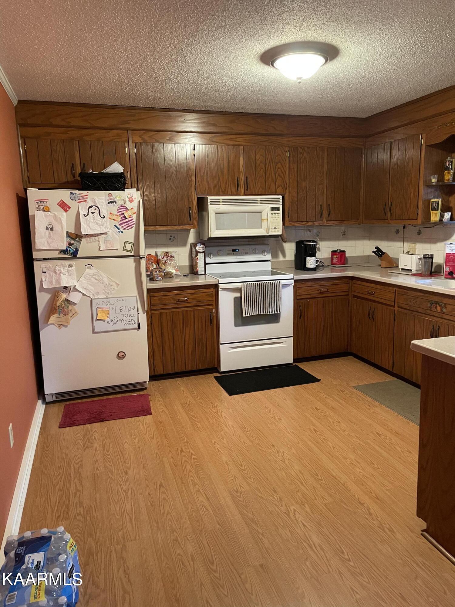 281 Sherwood Road Powell, TN 37849 - Photo 7 of 39 6EE216B8-DFFC-41E2-95D2-1CAD2BDA92F8
