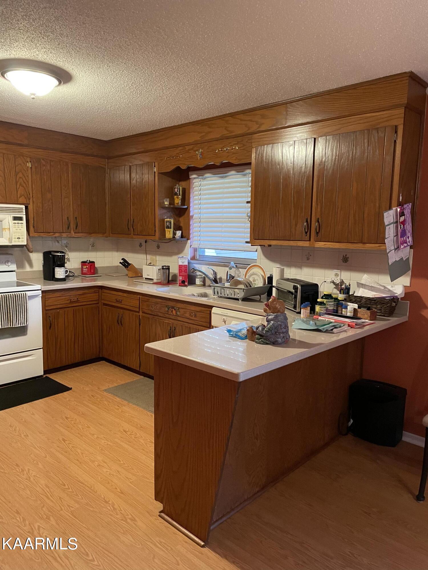 281 Sherwood Road Powell, TN 37849 - Photo 8 of 39 CAC69F36-E5B4-4A0E-A4B3-6D1E7D51F4A4