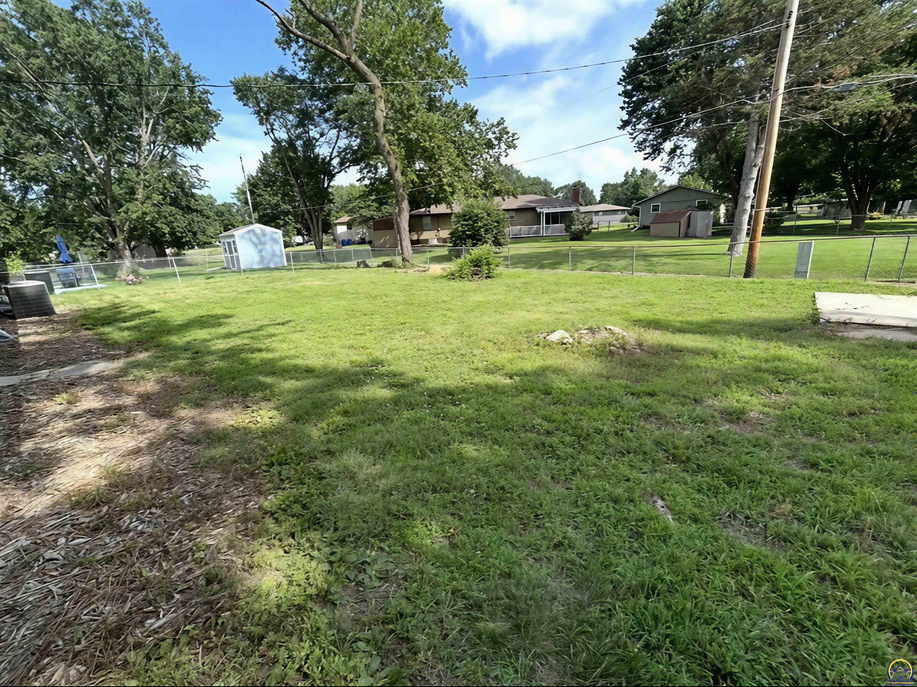 4209 Southwest 34th Street Topeka, KS 66614 - Photo 3 of 21