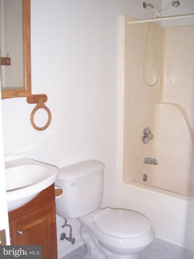 745 Old Baltimore Road Winchester, VA 22603 - Photo 21 of 30 Bath