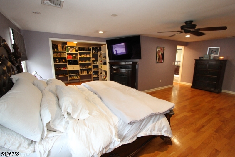 7 Stuart Street Waldwick, NJ 07463 - Photo 35 of 49