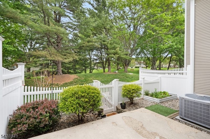 33 Crestmont Road Bedminster, NJ 07921 - Photo 1 of 20