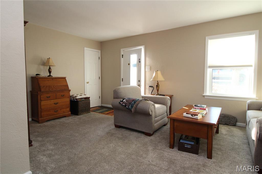 7266 MacKenzie Road St. Louis, MO 63123 - Photo 2 of 23