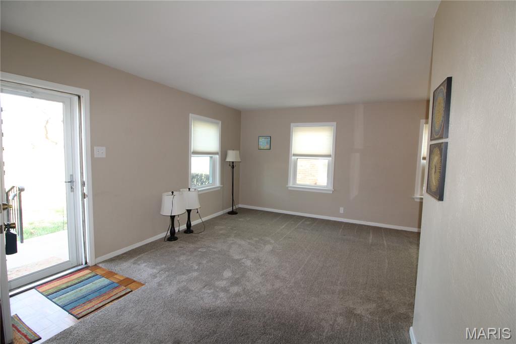 7266 MacKenzie Road St. Louis, MO 63123 - Photo 2 of 31