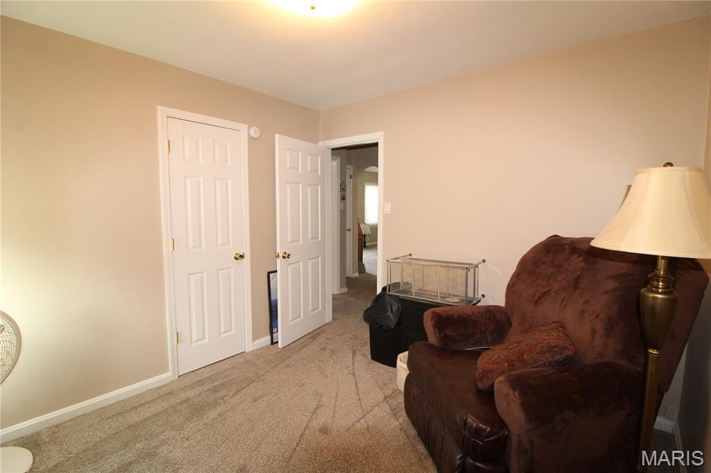 7266 MacKenzie Road St. Louis, MO 63123 - Photo 8 of 31