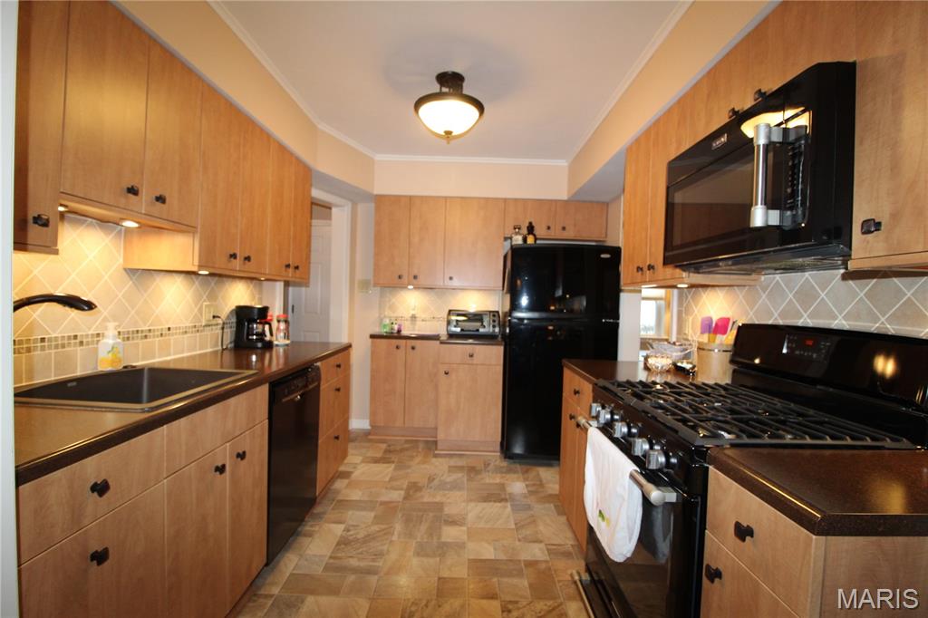 7266 MacKenzie Road St. Louis, MO 63123 - Photo 9 of 23