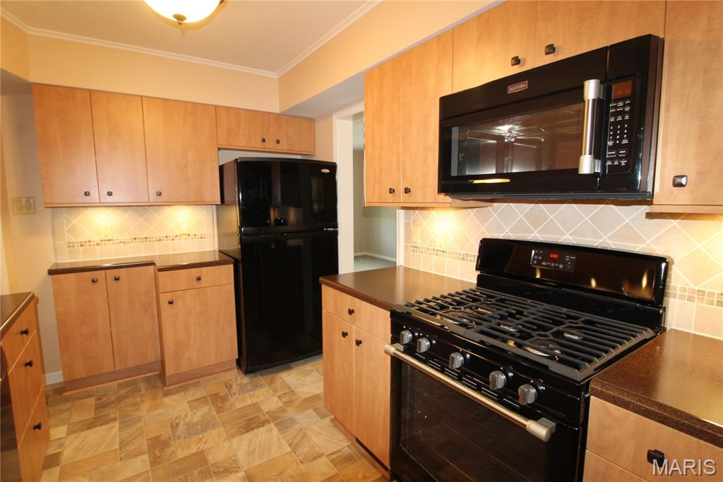 7266 MacKenzie Road St. Louis, MO 63123 - Photo 10 of 31