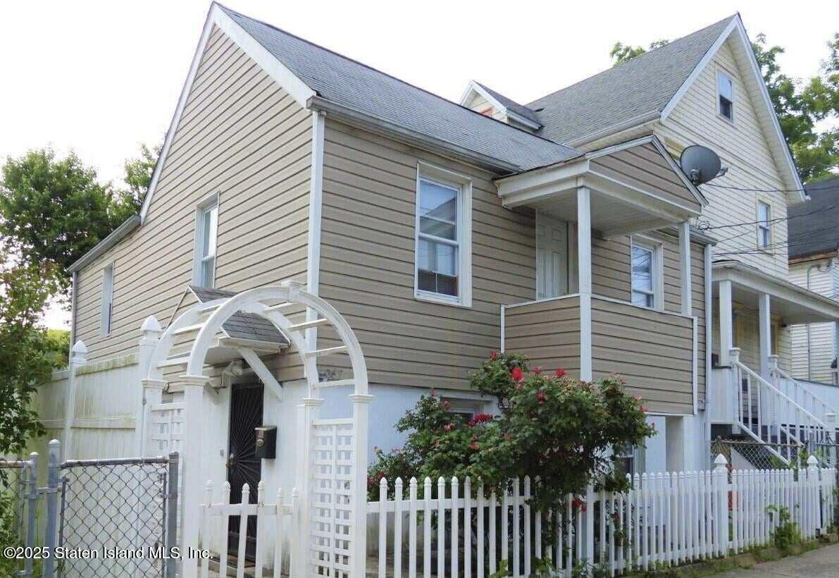 267 Gordon Street Staten Island, NY 10304 - Photo 1 of 37 a front view of a house with a garage