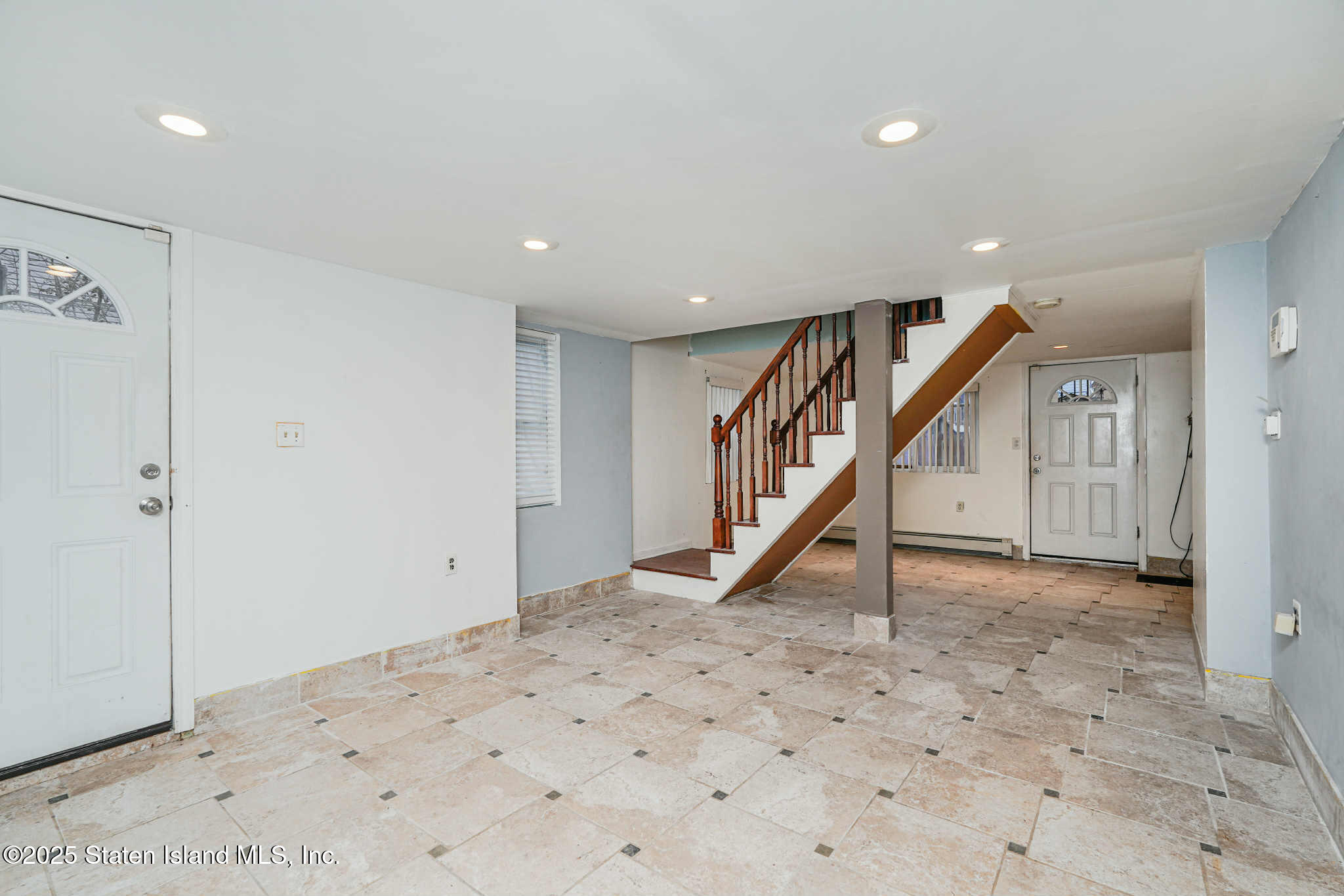267 Gordon Street Staten Island, NY 10304 - Photo 12 of 37 a view of an entryway
