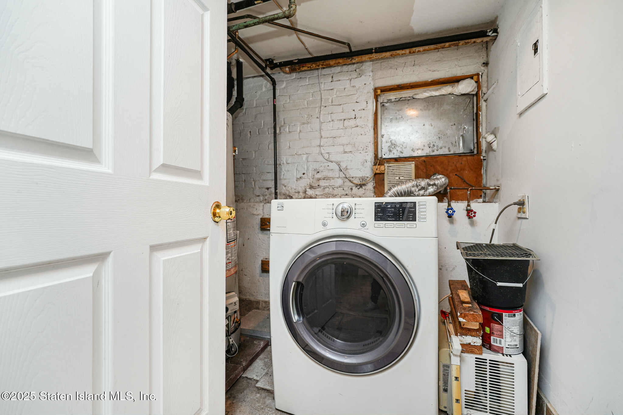 267 Gordon Street Staten Island, NY 10304 - Photo 30 of 37 a view of a storage & utility room with a washer and dryer