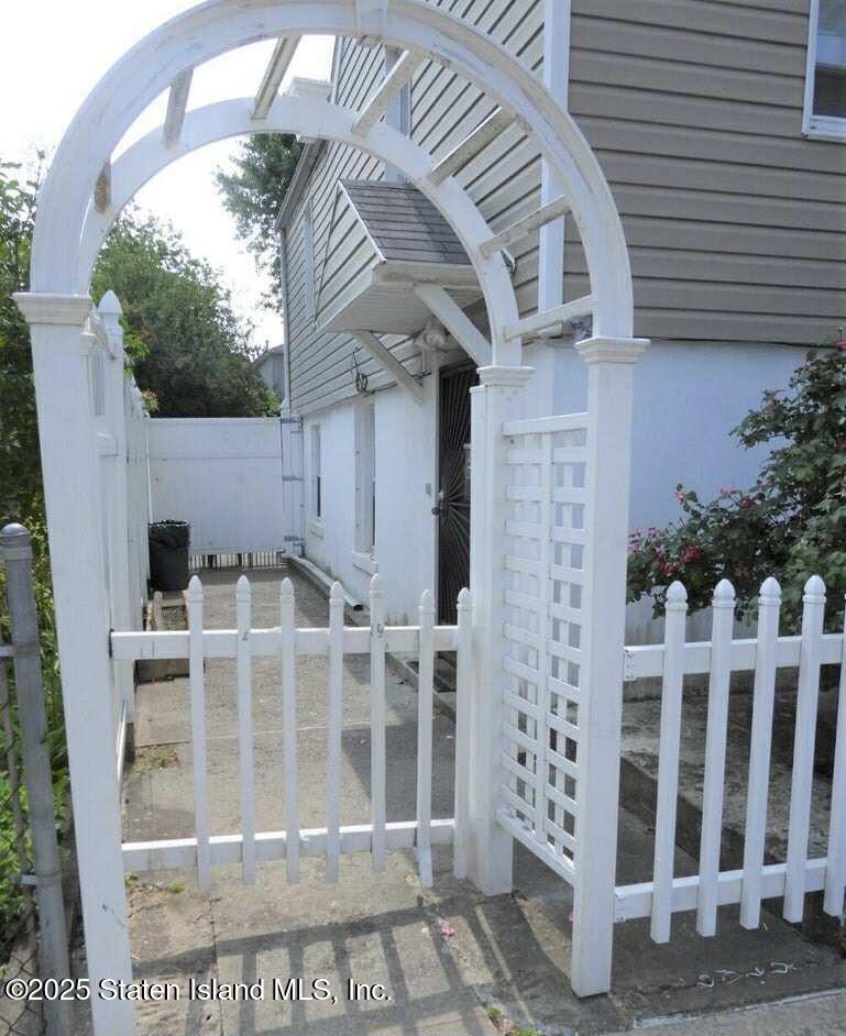 267 Gordon Street Staten Island, NY 10304 - Photo 4 of 37 a view of a house with a window