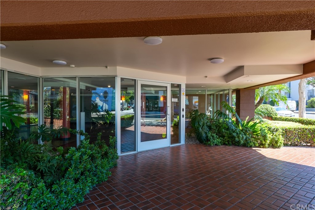 801 Pine Avenue, Unit 301 Long Beach, CA 90813 - Photo 3 of 18 a view of a house with garden and plants