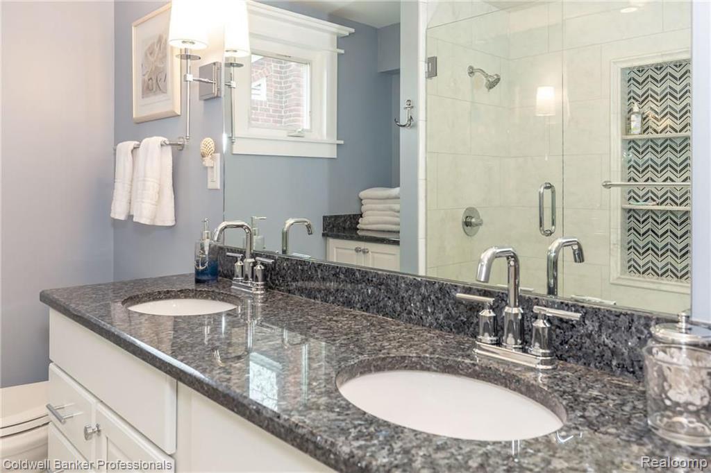 1339 Hampton Road Grosse Pointe Woods, MI 48236 - Photo 23 of 32